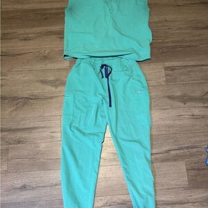 Figs Women's Surgical Green Original Scrunch Waistband Jogger Set